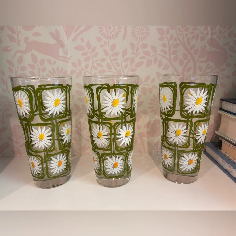 Set of 3 Glass “Vintage” Daisy Tumblers - Picture 1 of 3